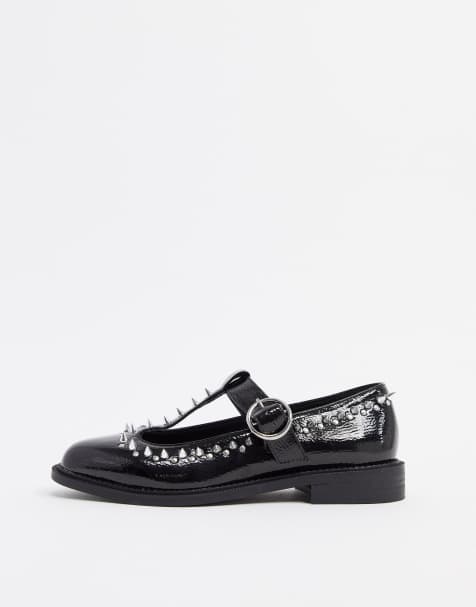 ASOS DESIGN – Mercy – Mit Nieten besetzte flache Schuhe in Schwarz