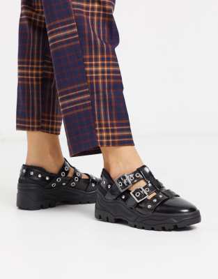 buckle flat shoes