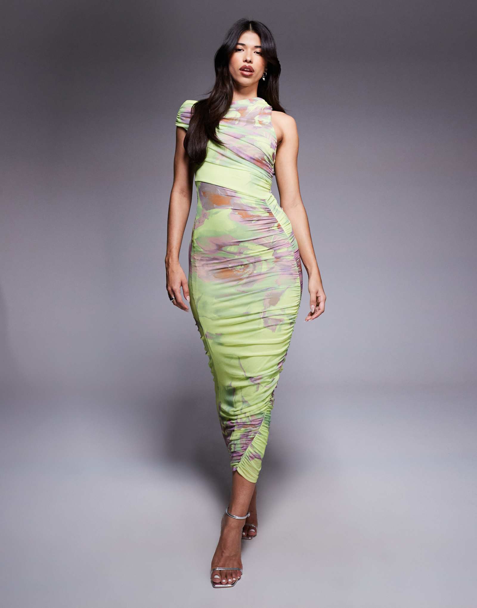 ДИЗАЙНЕРСКОЕ сетчатое платье миди с асимметричным вырезом и открытыми плечами с рюшами и абстрактным цветочным принтом ASOS DESIGN