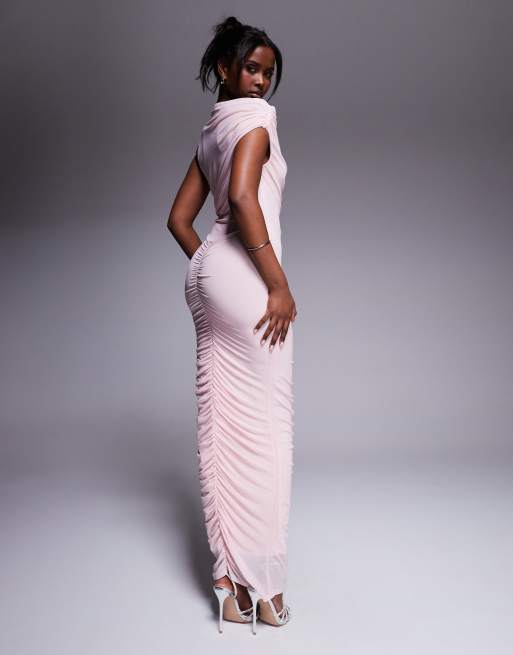 ASOS DESIGN - Robe froncée mi-longue en tulle avec épaule dénudée et encolure asymétrique - Rose clair