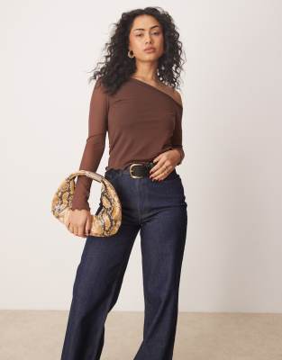 mesh asymmetric top with babylock hem in brown