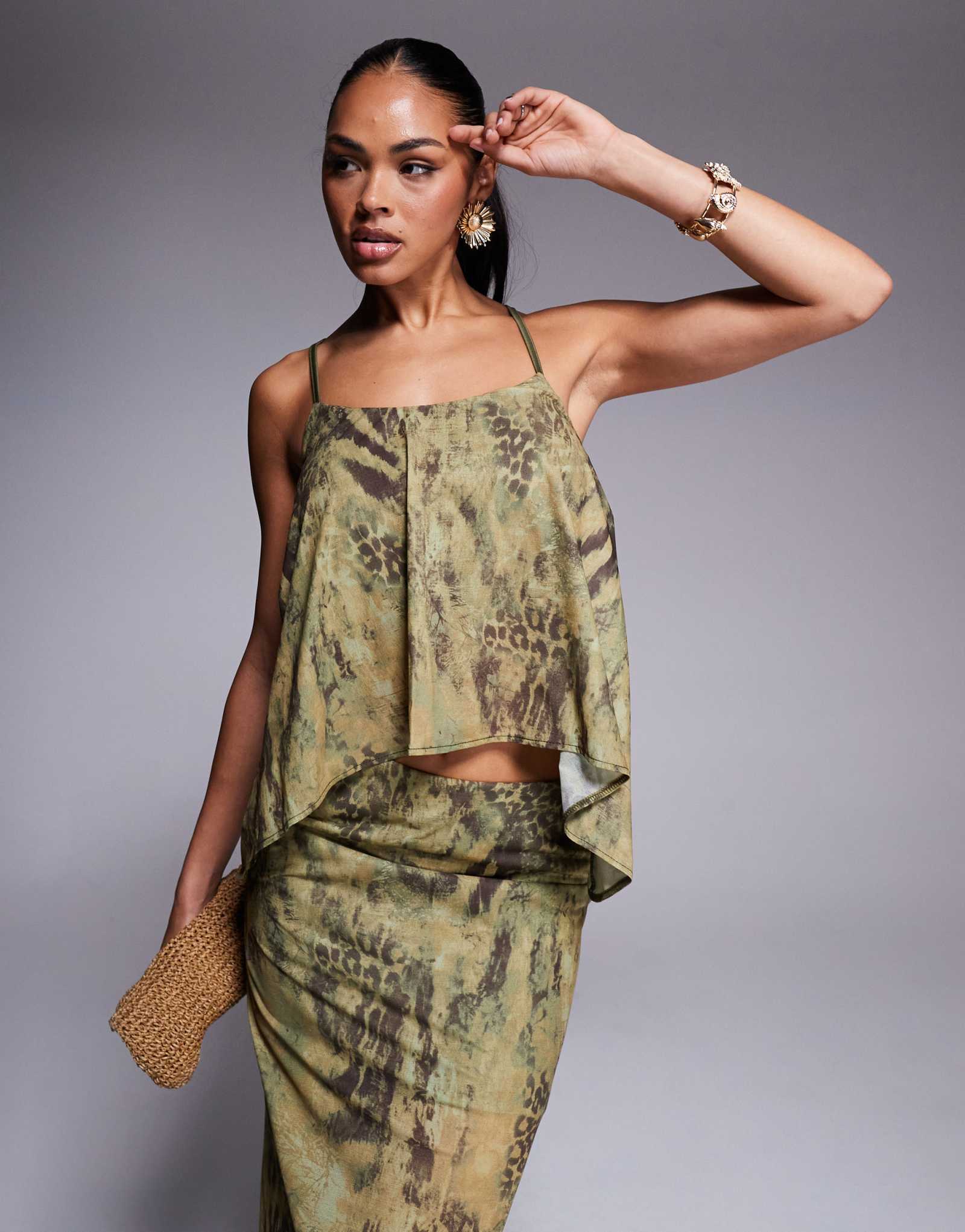 ДИЗАЙНЕРСКИЙ сетчатый топ ASOS с плавающей завязкой на спине и зеленым животным принтом - часть комплекта