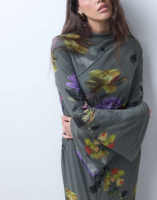 ASOS DESIGN mesh højhalset godet maxikjole med lilla blomstermønster, 4 af 5
