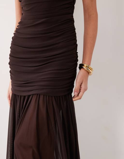 ASOS DESIGN Mesh-Kleid mit tiefer Taille, weit schwingendem Rock und angeschnittenem Halsausschnitt in Schokobraun, 2 von 4