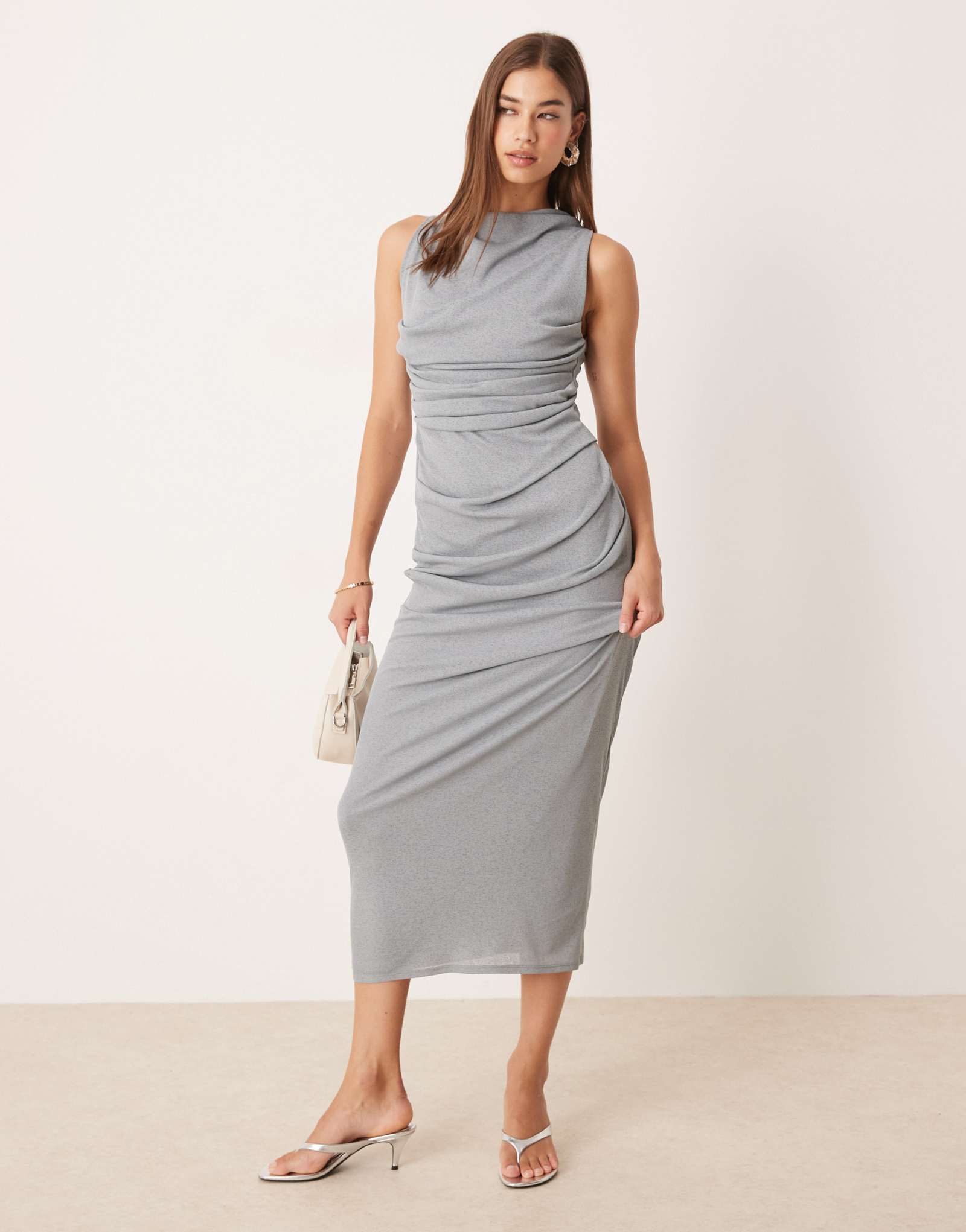 ДИЗАЙНЕРСКОЕ сетчатое платье миди без рукавов с рюшами от ASOS серого цвета