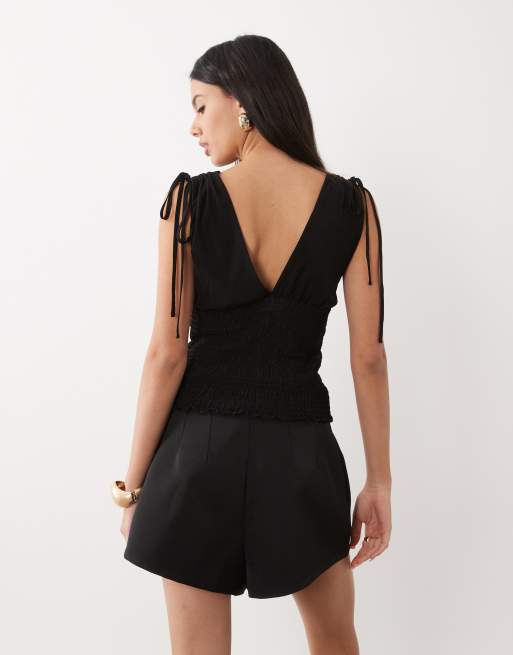 ASOS DESIGN mesh top met smok en diepe hals in zwart, 2 van 4