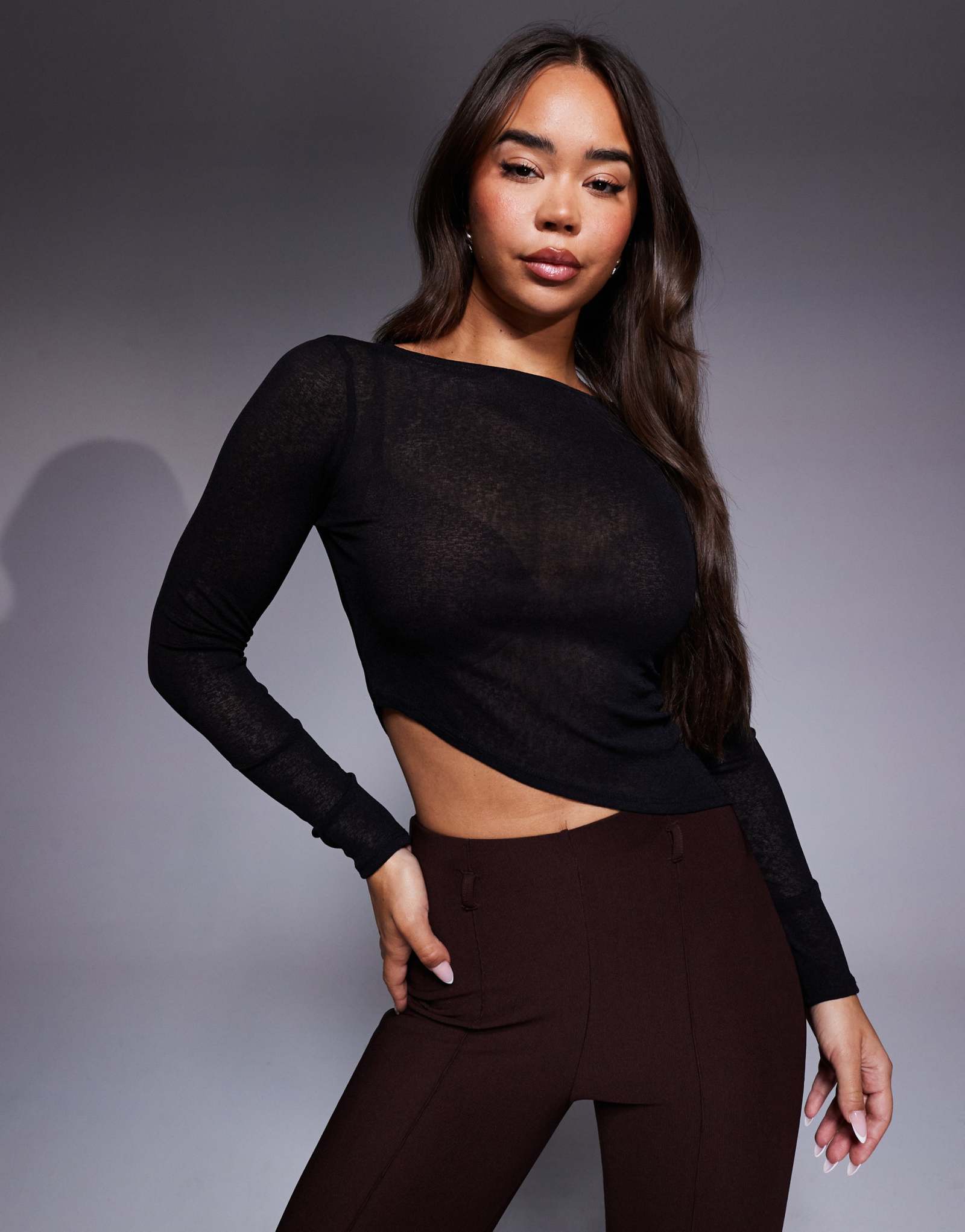 ДИЗАЙНЕРСКИЙ сетчатый топ ASOS с асимметричным низом черного цвета
