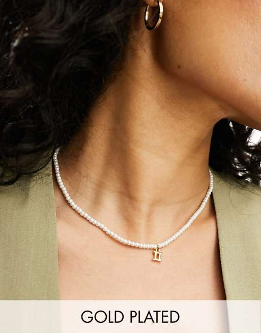 ASOS DESIGN - Met 14k goud vergulde ketting met imitatieparels van glas en sterrenbeeld hangertje met Tweelingen symbool, verpakt in cadeauzakje
