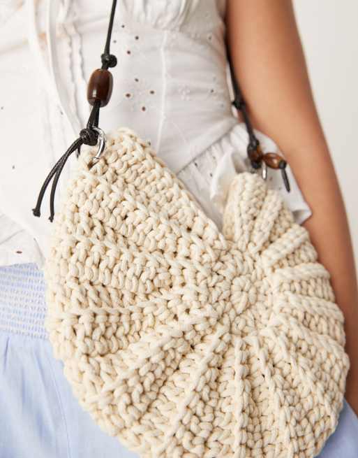 ASOS DESIGN - Met de hand gehaakte crossbody tas met handvat in crème, 3 van 4