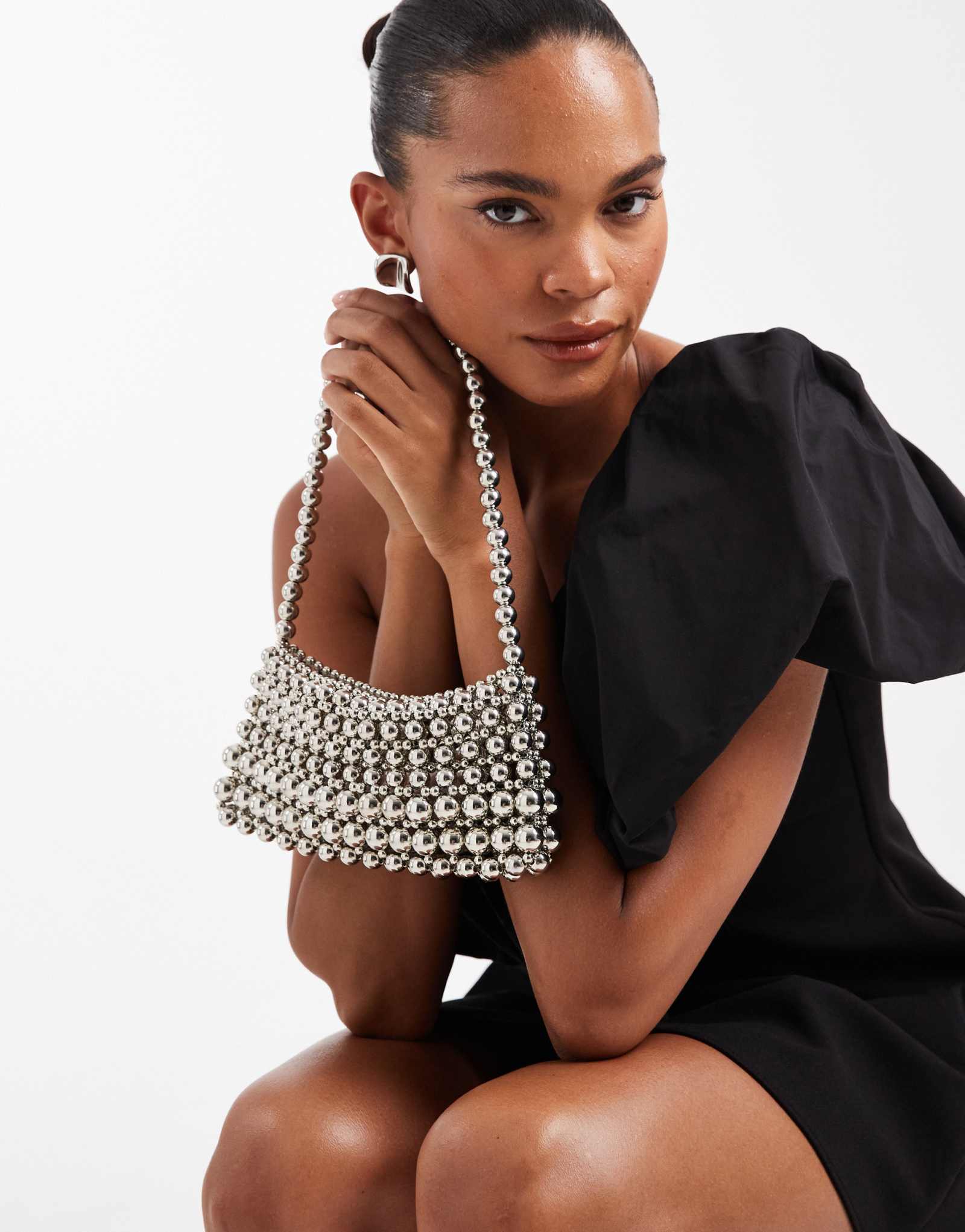 ДИЗАЙНЕРСКИЙ клатч ASOS с металлическим бисером серебристого оттенка