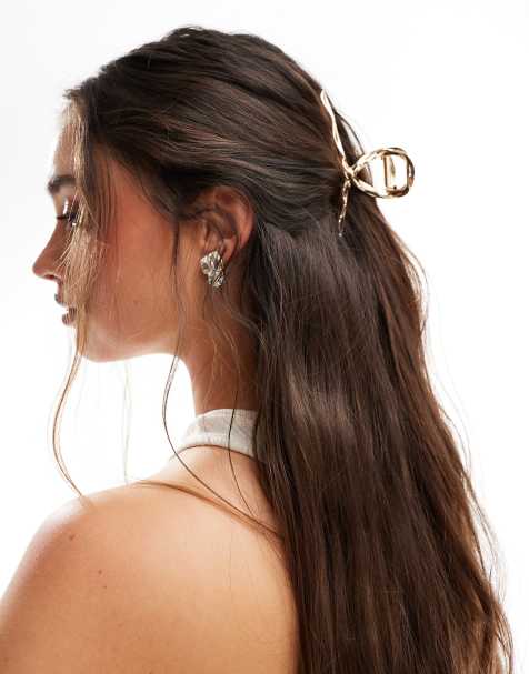 ASOS DESIGN metal hair claw with twist design in gold - view 1