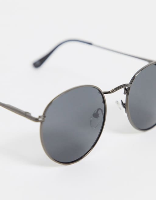 ASOS DESIGN metal round sunglasses in gunmetal with smoke lens, 2 of 4