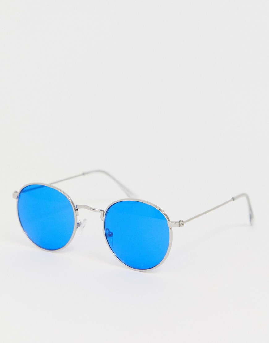 ASOS DESIGN - Metalen ronde zonnebril in zilver met blauwe glazen