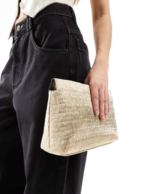 ASOS DESIGN - Metallic clutch met textuur en rits aan de bovenkant in goud, 4 van 4