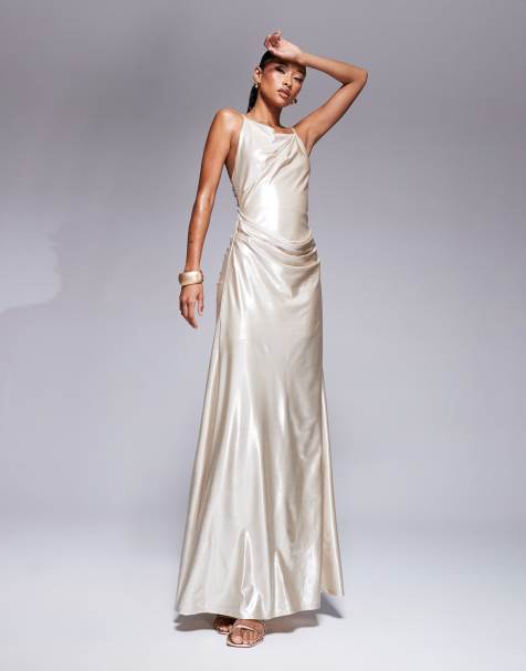 ASOS DESIGN - Metallic maxi-jurk met hoge hals en open achterkant in goudkleur - view 1