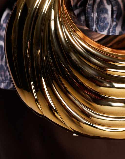 ASOS DESIGN metallic ripple hard box clutch bag in gold, 4 of 4