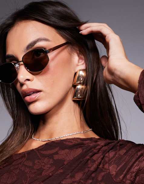 ASOS DESIGN – Metalowe okulary przeciwsłoneczne z wielokątnymi złotymi oprawkami i brązowymi szkłami - view 1