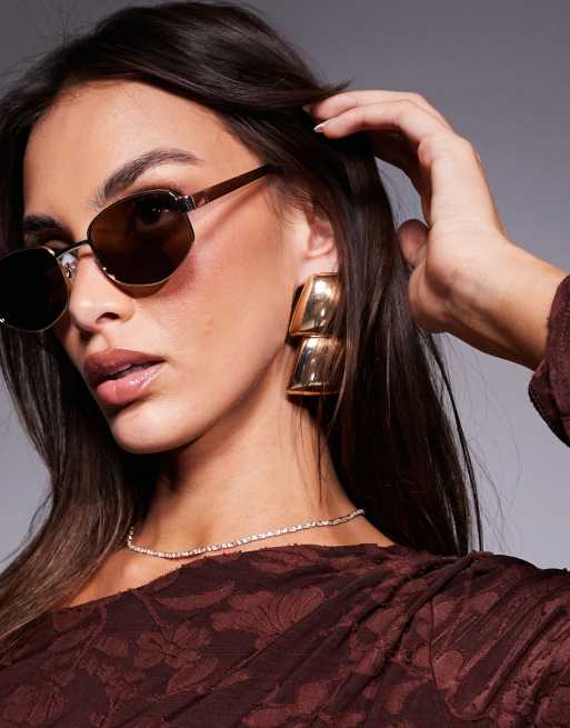 ASOS DESIGN – Metalowe okulary przeciwsłoneczne z wielokątnymi złotymi oprawkami i brązowymi szkłami