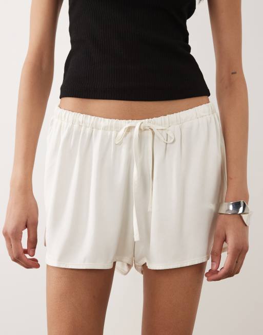 ASOS DESIGN - Micro hardloopshort van satijn in ivoorwit, 3 van 5