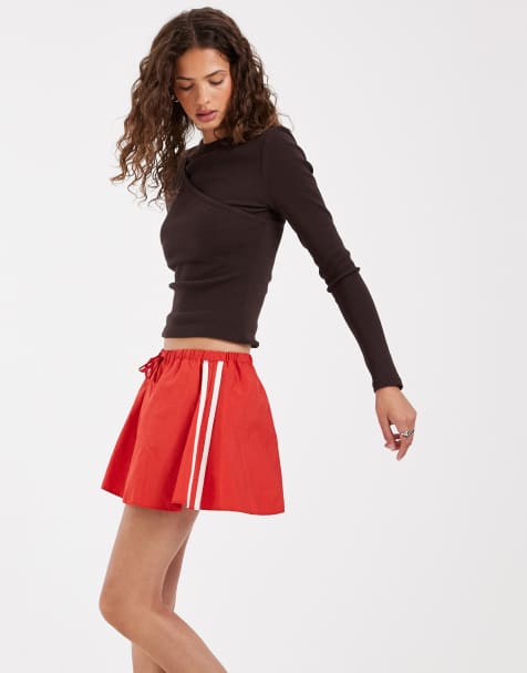 ASOS DESIGN Micro-Minirock mit seitlichem Tech-Streifen in Rot - view 1
