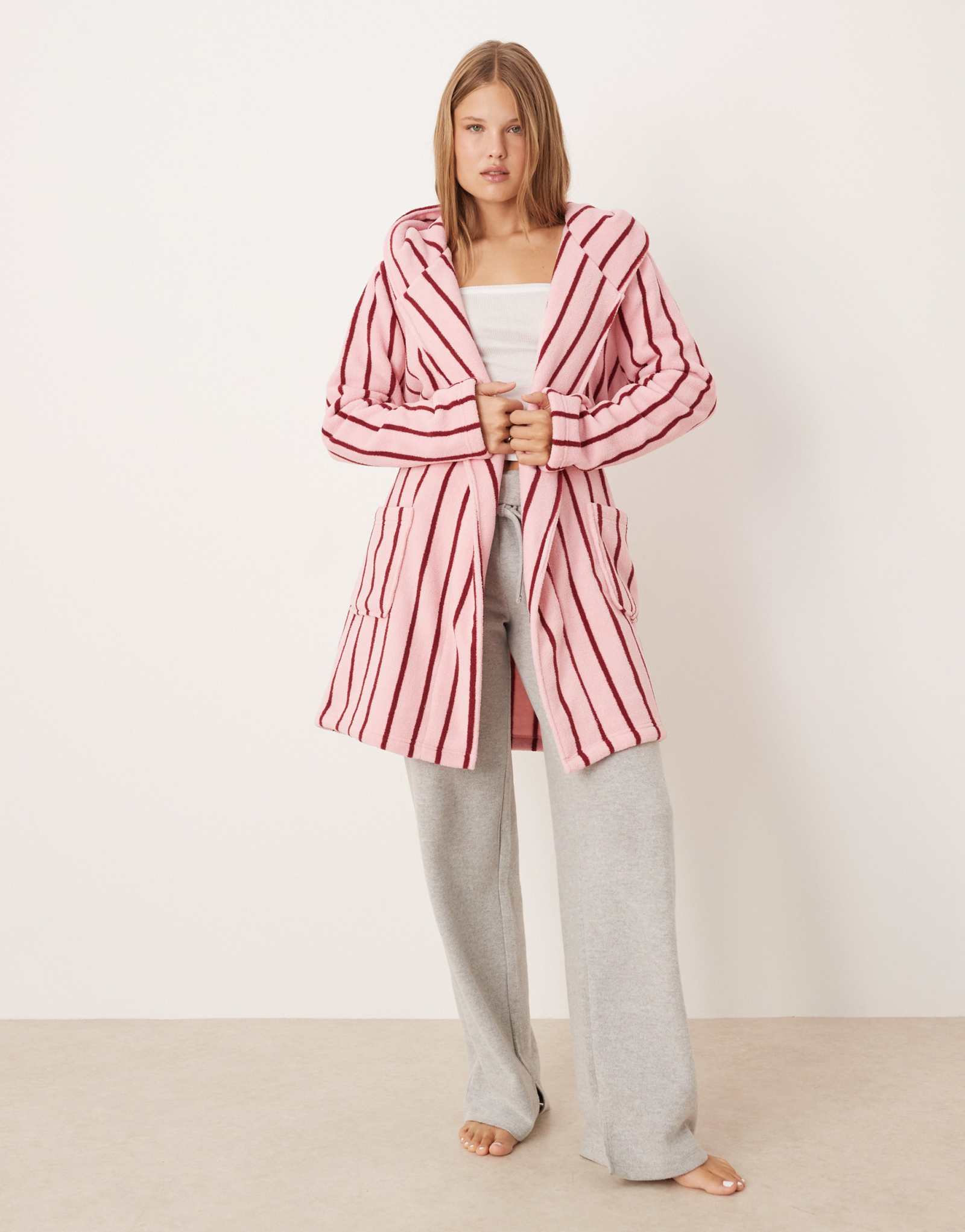 ДИЗАЙНЕРСКИЙ мини-халат ASOS из микрофлиса с принтом в полоску