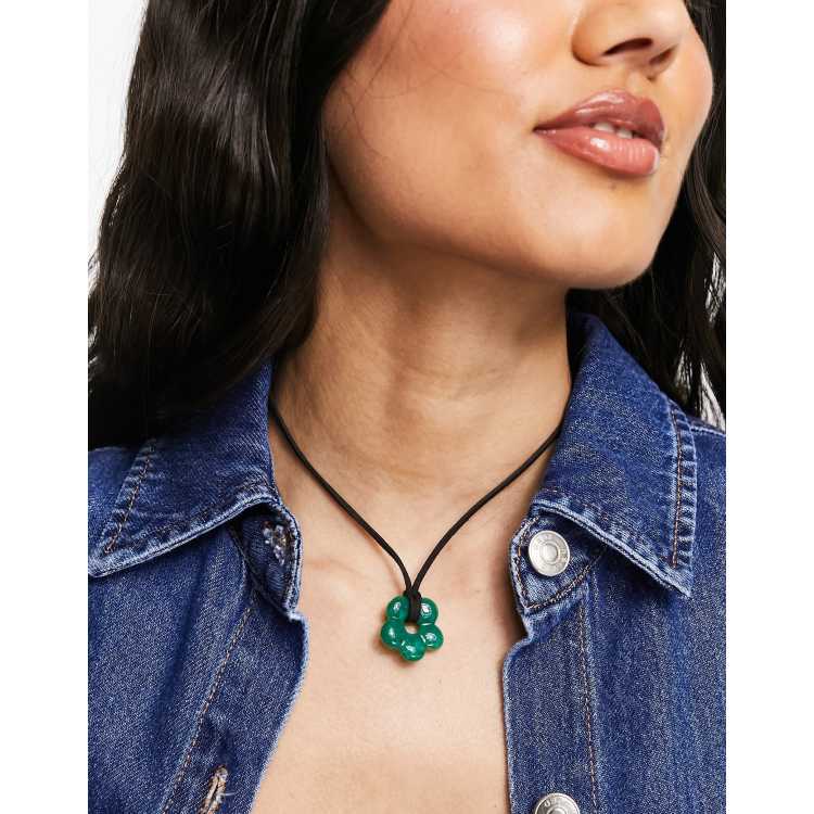 https://images.asos-media.com/products/asos-design-mid-length-cord-necklace-with-semi-precious-style-flower-pendant-in-green/204857121-1-green?$n_750w$&wid=750&hei=750&fit=crop