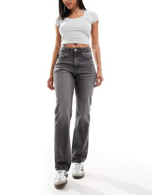 mid rise straight jeans in gray