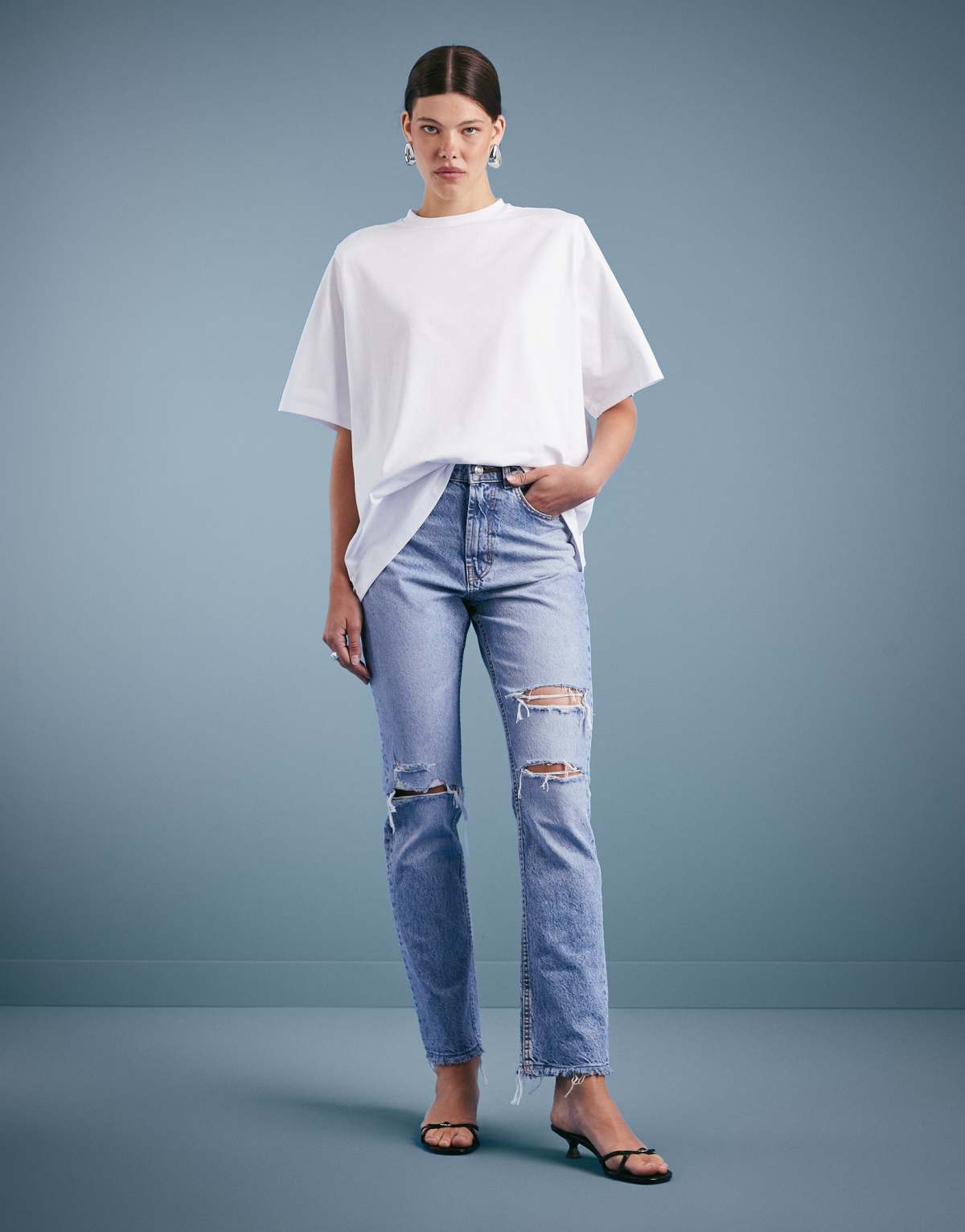 ASOS DESIGN mid rise straight jeans in lightwash with rips
