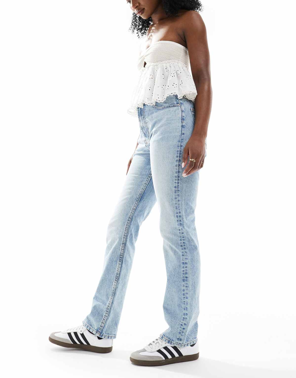 ASOS DESIGN mid rise straight jeans in lightwash