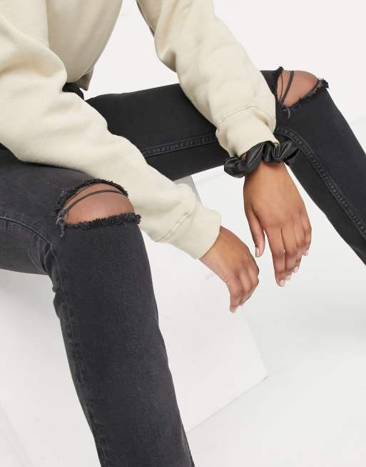 ASOS DESIGN mid-rise vintage 'skinny' jeans in washed black with rips, 3 of 4