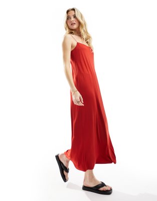 ASOS DESIGN - Midaxi-Camisole-Kleid in Chilirot mit eckigem Ausschnitt und Spaghettiträgern