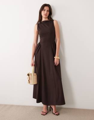 ASOS DESIGN - Midaxi-Kleid aus Jersey in Schokobraun mit U-Boot-Ausschnitt-Brown