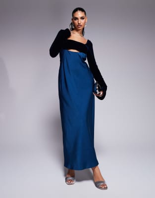 ASOS DESIGN - Midaxi-Kleid aus Samt-Satin-Mix in Blau mit eckigem Ausschnitt und Cut-out-Detail