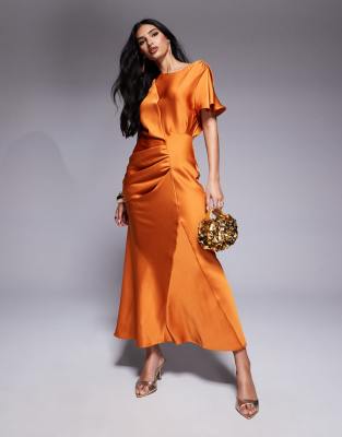 ASOS DESIGN - Midaxi-Kleid aus Satin in Rostrot mit Flatterärmeln-Orange