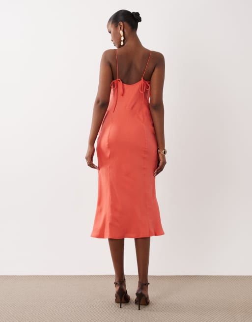 ASOS DESIGN – Midaxi-Kleid in Koralle mit U-Ausschnitt und Schrägschnitt, 4 von 4