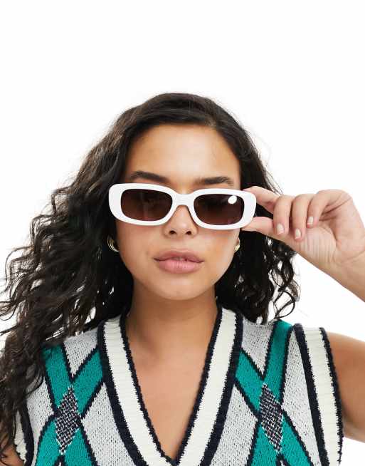 ASOS DESIGN - Middelgrote vierkante zonnebril in glanzend wit