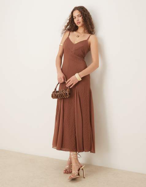 ASOS DESIGN - Midi cami-jurk met naaddetail, godet-plooien en textuur in chocoladebruin - view 1