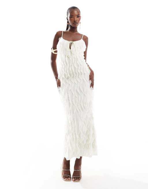 ASOS DESIGN - Midi cami-jurk met textuur, ruches en kleine uitsnijding in crème, 2 van 4