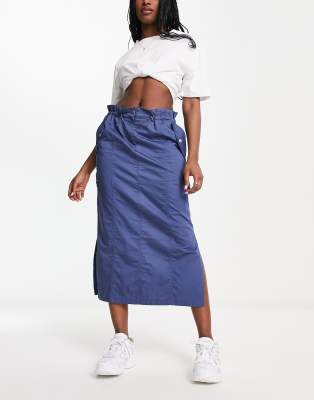 ASOS DESIGN - Midi-Cargorock mit geraffter Taille in Blau