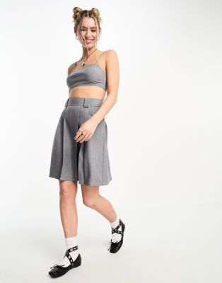 ASOS DESIGN - Midi-Faltenrock in Grau mit Nadelstreifen und niedrigem Bund, Kombiteil