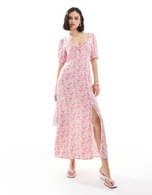 ASOS DESIGN - Midi-Freizeitkleid in Rot und Rosa mit geraffter Brustpartie, Schlitz und Blümchenmuster-Bunt