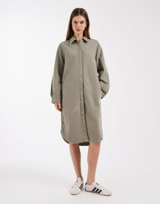 ASOS DESIGN - Midi-Hemdkleid aus Denim in Khaki-Weiß