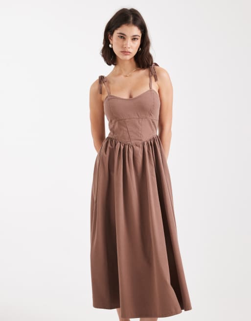 ASOS DESIGN – Midi-Jeanskleid im Ballerina-Design in Mokkabraun, 4 von 4