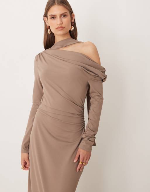 ASOS DESIGN - Midi-jurk met afhangende schouder en gestrikte hals in camel, 4 van 4