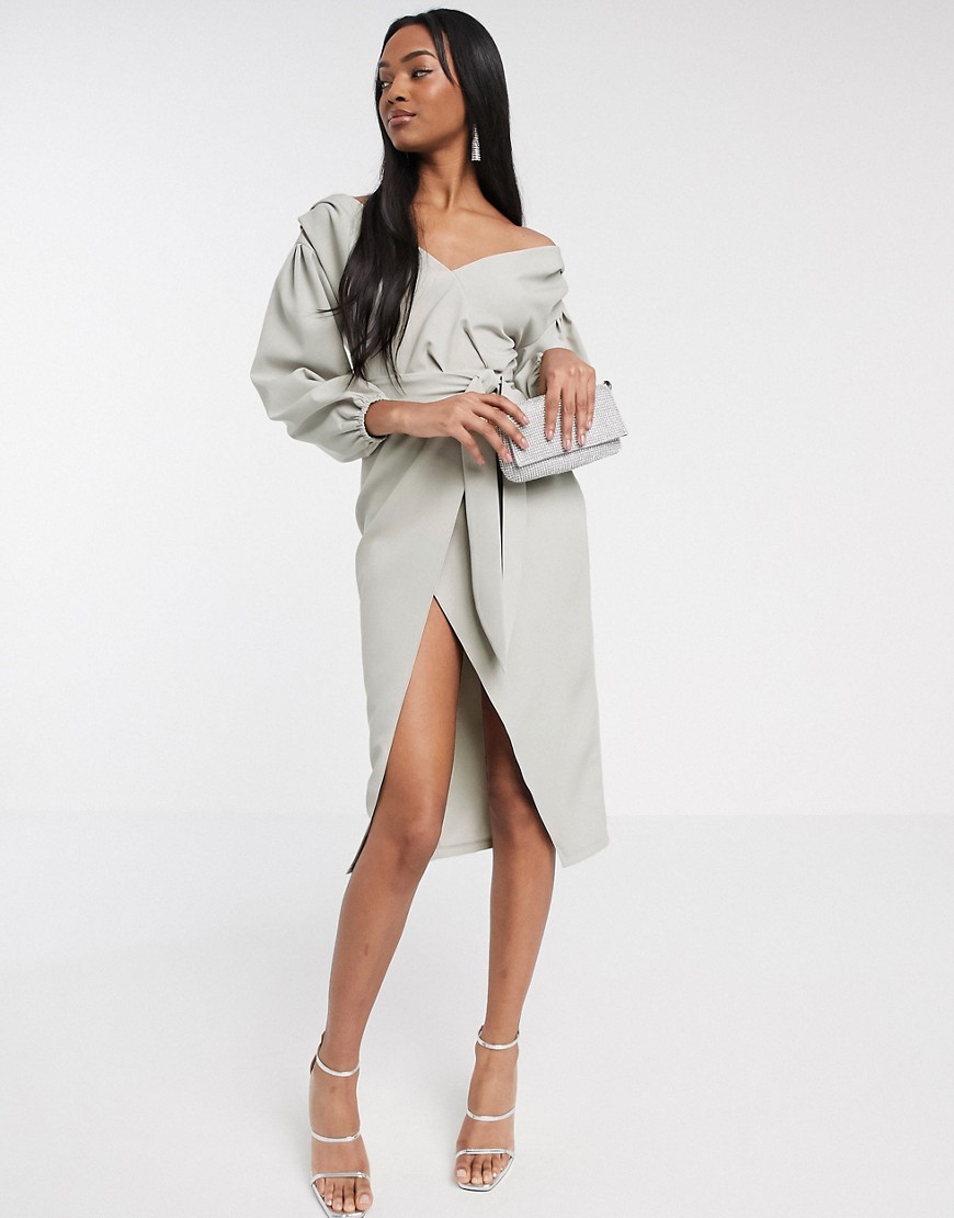 ASOS DESIGN - Midi-jurk met blote schouders, overslag en riem in zachtgrijs