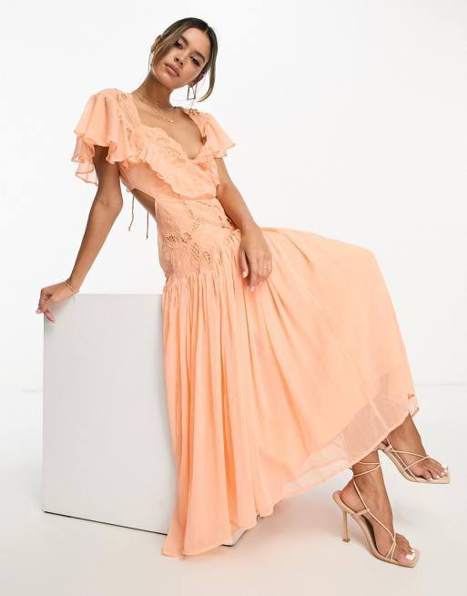 ASOS DESIGN - Midi jurk met borduursels, uitsnijding, strook en ruches in perzikkleur, 2 van 4