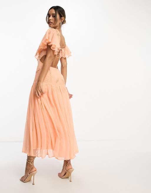 ASOS DESIGN - Midi jurk met borduursels, uitsnijding, strook en ruches in perzikkleur, 4 van 4