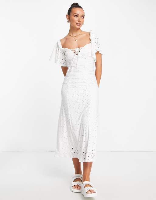 ASOS DESIGN - Midi-jurk met broderie, fladdermouwen en gerimpelde voorkant in wit