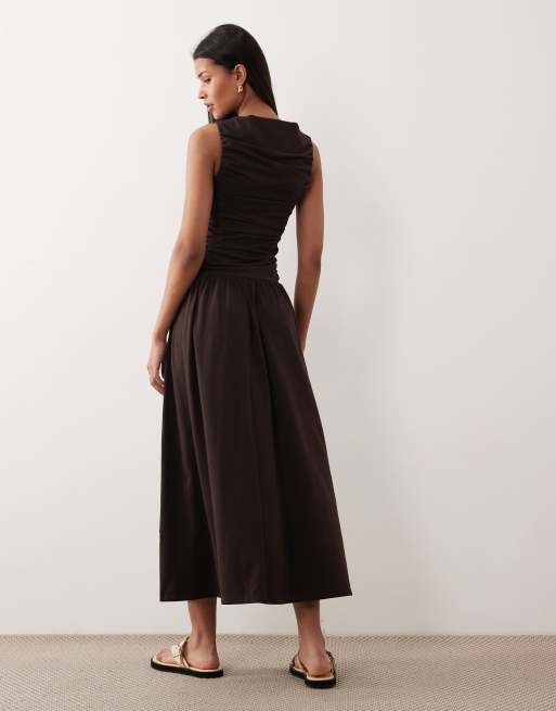 ASOS DESIGN - Midi jurk met gerimpeld lijfje in chocoladebruin, 4 van 4