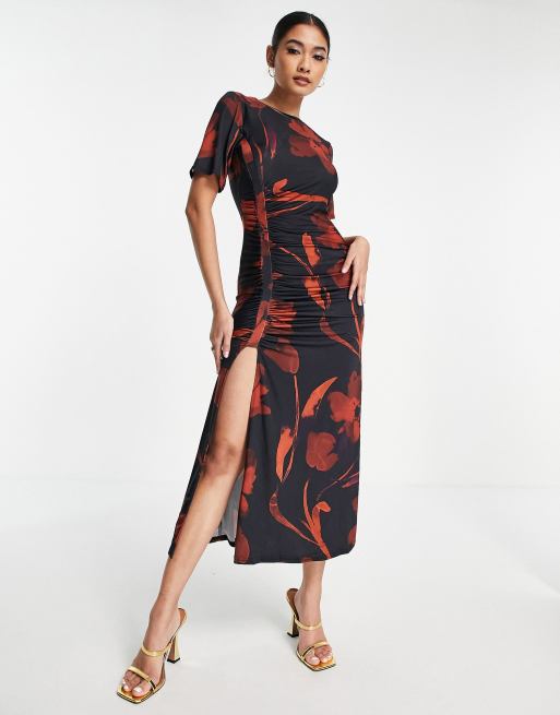ASOS DESIGN - Midi-jurk met korte mouwen, gerimpeld detail en bloemenprint op zwarte ondergrond 